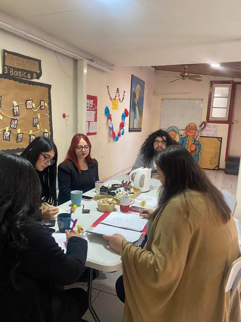 ¡Una sorpresa! Estudiantes de la Universidad de las Américas se suman a Clarita de Larminat